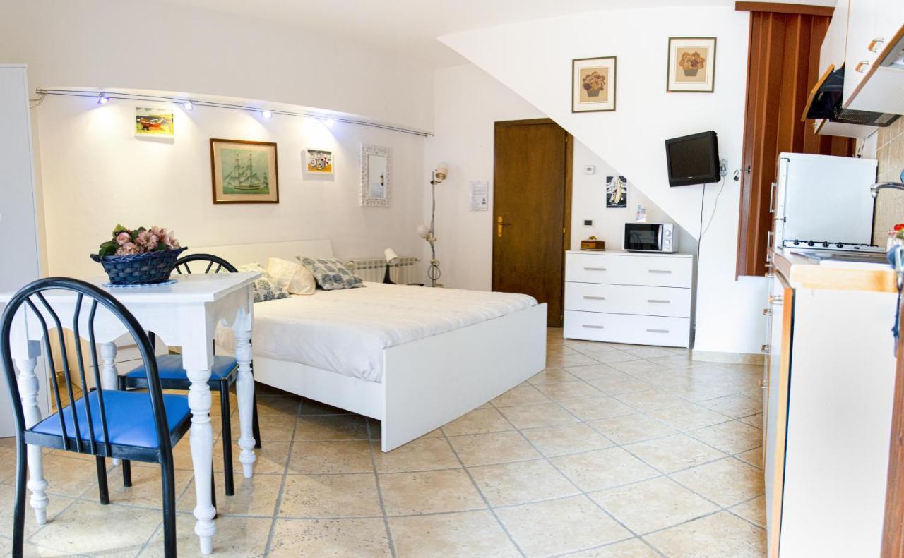 Appartamenti La Casina Porto Azzurro Exteriör bild