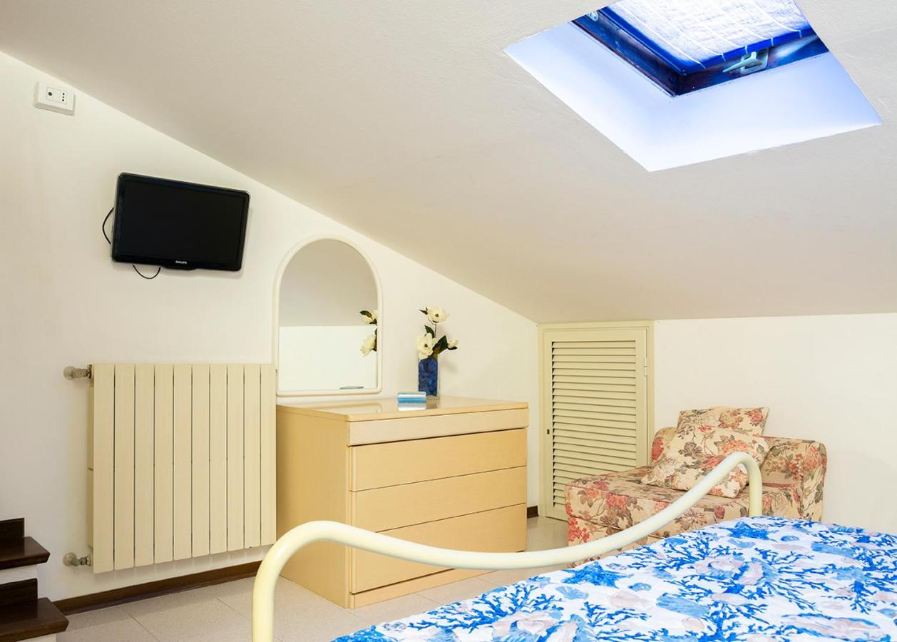 Appartamenti La Casina Porto Azzurro Exteriör bild