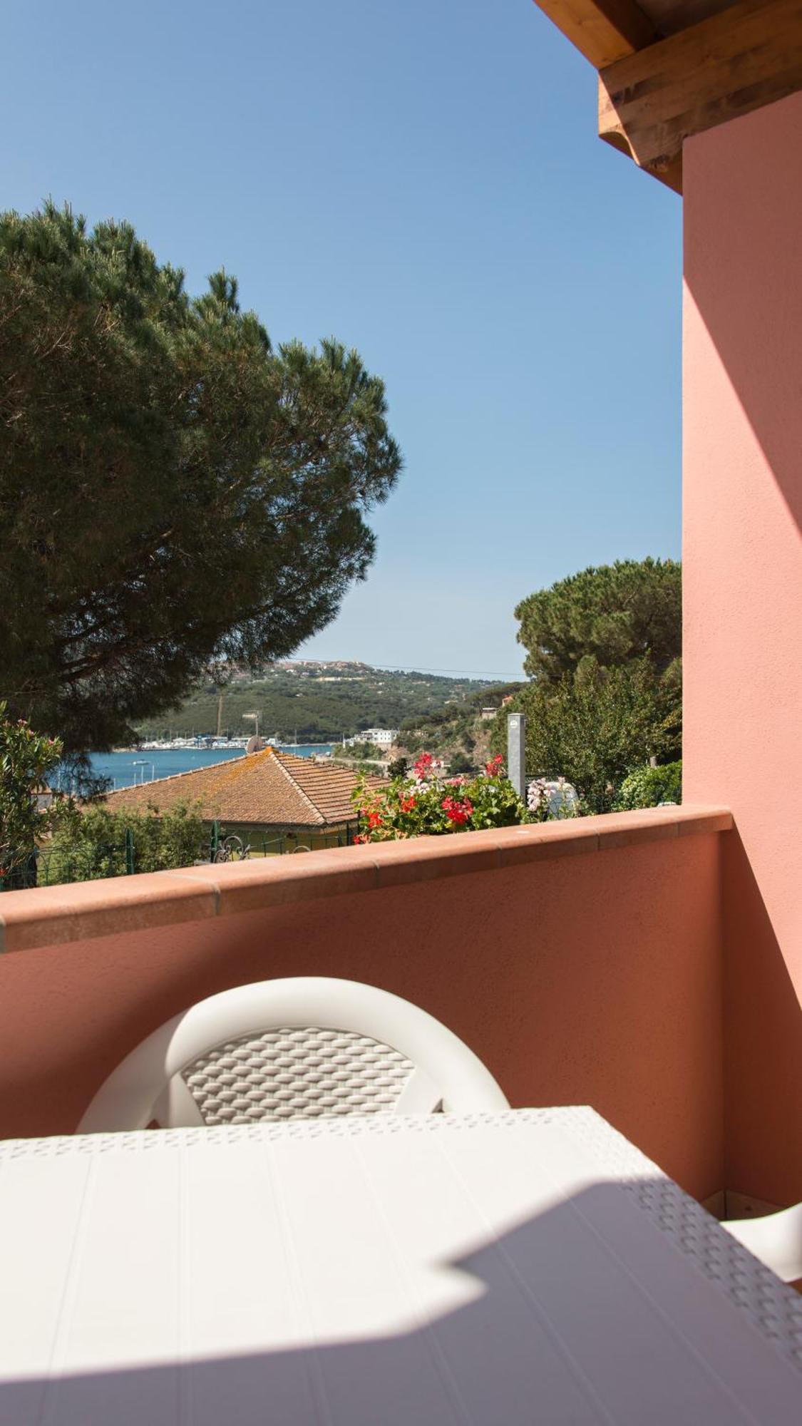 Appartamenti La Casina Porto Azzurro Exteriör bild